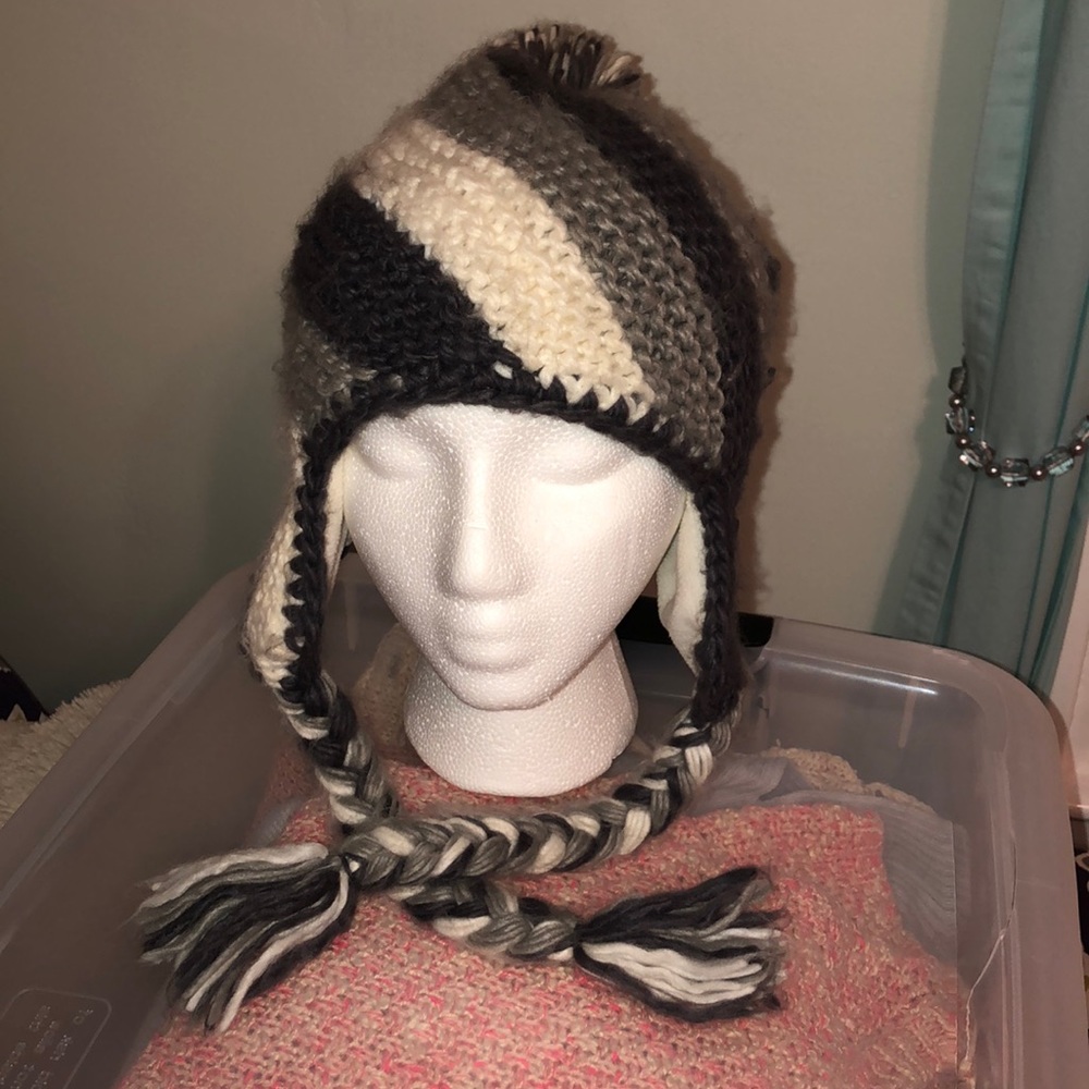 Chaos Pom pom hat